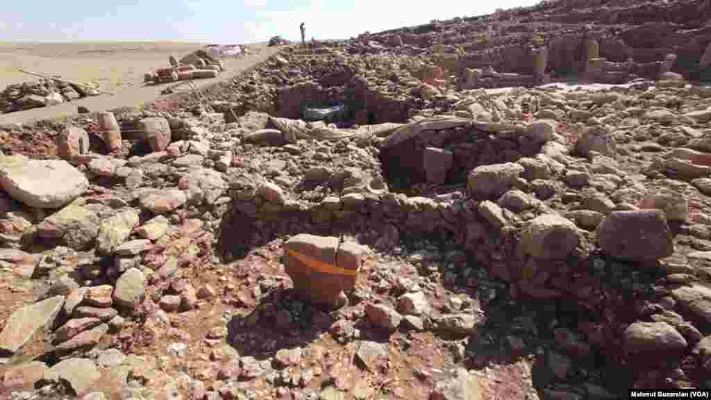 Kültür ve Turizm Bakanlığı&rsquo;nın sitesinde yer alan bilgilerde&nbsp;Karahantepe&rsquo;nin&nbsp;Göbeklitepe&rsquo;den bile daha erken olabileceği belirtiliyor.