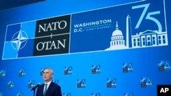 NATO Genel Sekreteri Jens Stoltenberg 10 Temmuz 2024'te Washington, DC'deki zirvede basın toplantısı yaptı