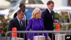 First Lady Jill Biden, Hunter Biden'a destek vermek üzere mahkemeye geldi.